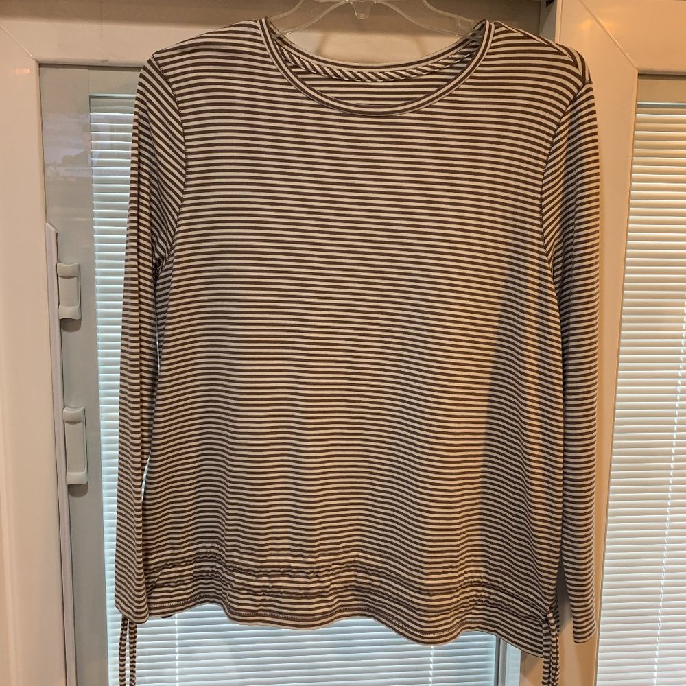 NWOT AnyBody Smoky Taupe And Cream Striped Top With Drawstring Waist Size Large